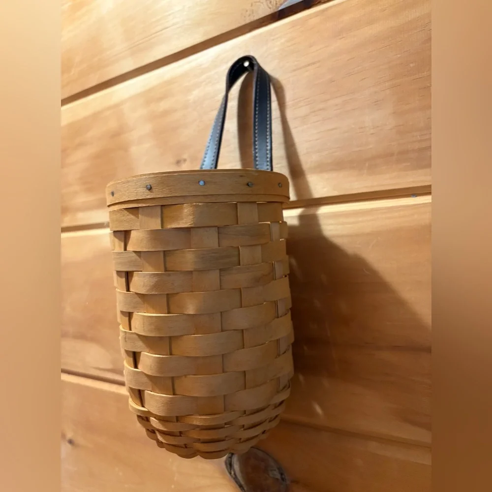 Longaberger Vtg 2001 round hanging basket with leather strap & plastic protector